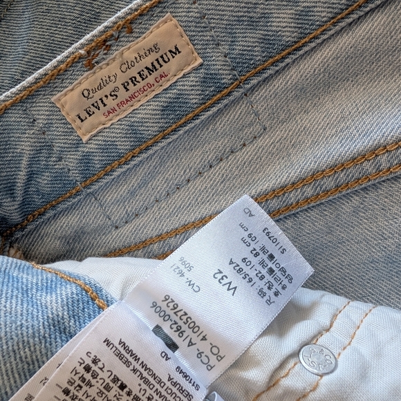 Levi's 501 High Rise Button Fly Distressed Mid Length Denim Jean Shorts Size 32 - Picture 8 of 8